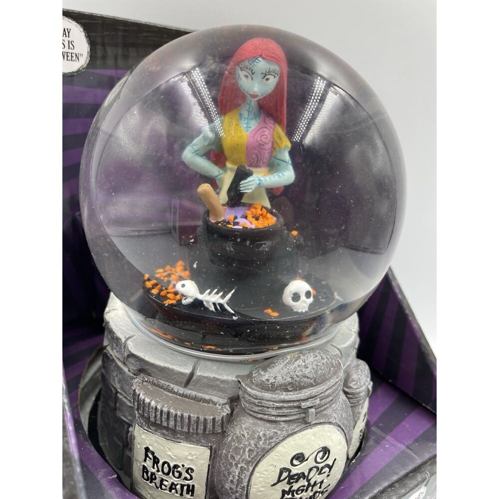 Nightmare Before Christmas Sally Musical Water Globe This Is Halloween Disney - Picture 2 of 10